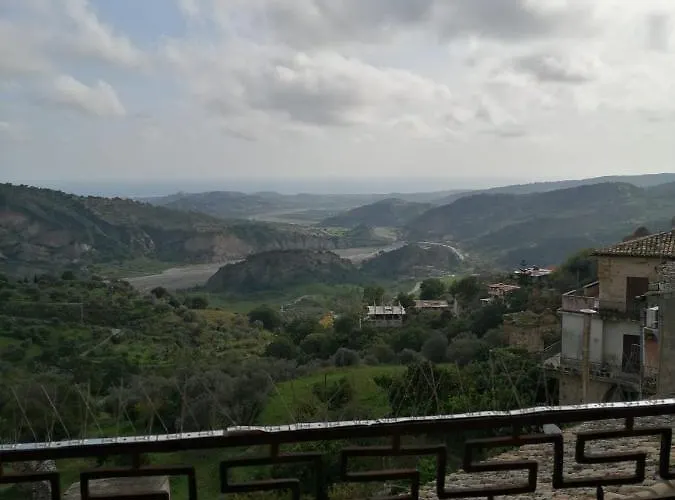 Family Palazzo Stillitano בית הארחה Stilo